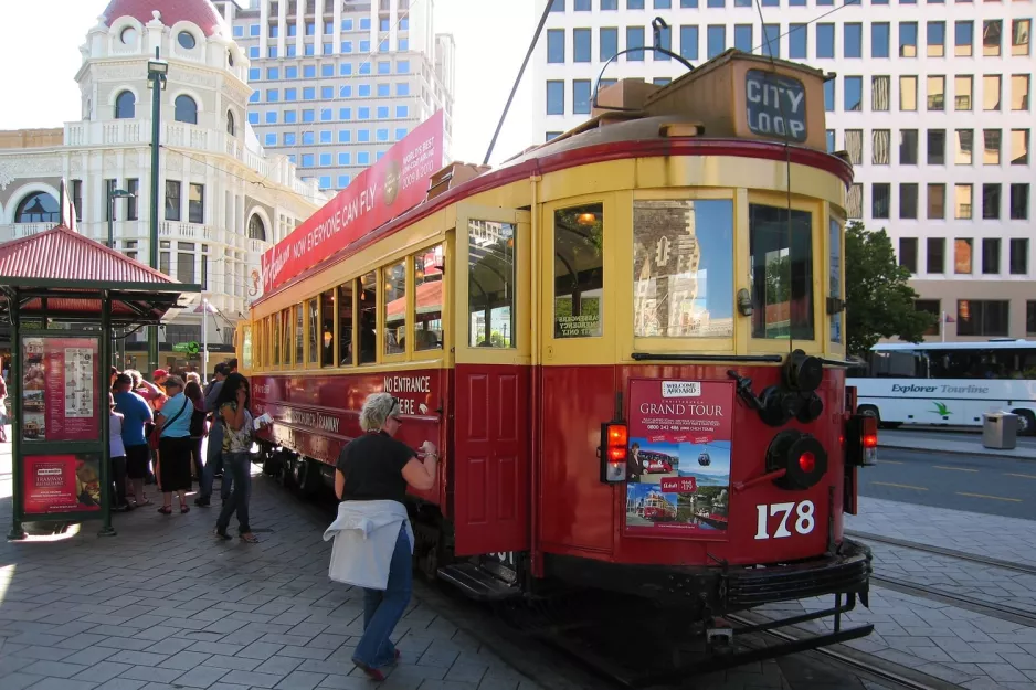 Christchurch Tramway linje med motorvogn 178 ved Christchurch Tramway (2011)