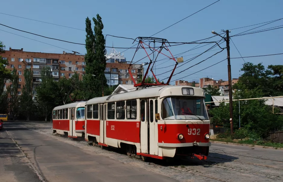 Donetsk motorvogn 932 ved Tramvaina Street (2012)