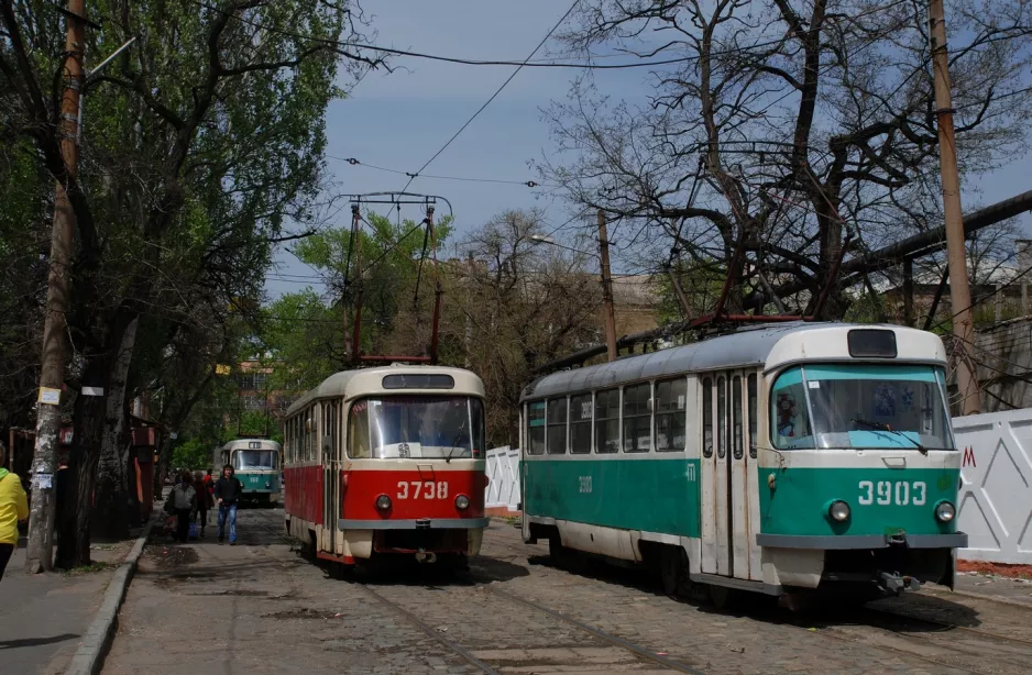 Donetsk sporvognslinje 10 med motorvogn 960 på wuł. Horkoho (2011)