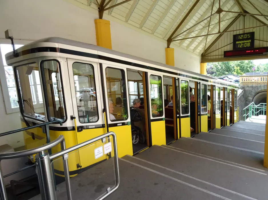 Dresden kabelbane Standseilbahn med kabelsporvogn Standseilbahn 2 ved Bergbahnstraße (2019)