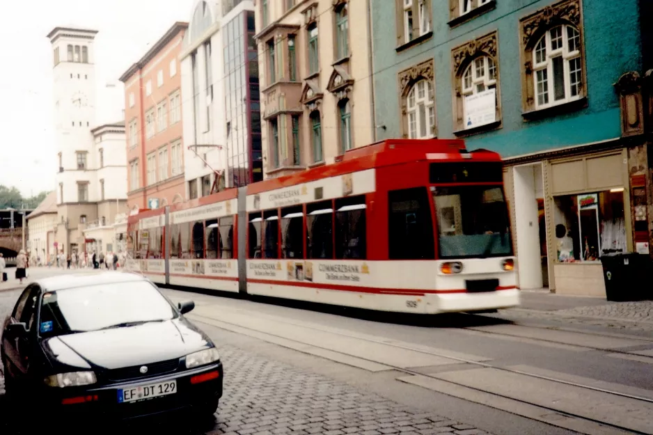 Erfurt sporvognslinje 4 med lavgulvsledvogn 609 nær Hauptbahnhof (1998)