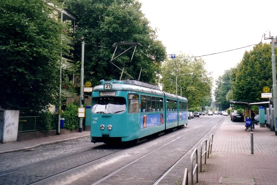 Frankfurt am Main sporvognslinje 21 med ledvogn 825 ved Vogelweidstr. (2003)