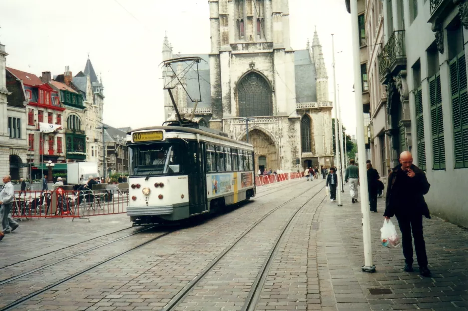 Gent sporvognslinje T4 med motorvogn 21 ved Korenmarkt (2002)