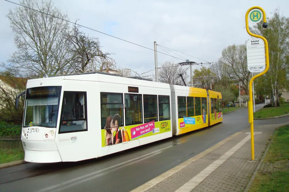 Gera ekstralinje 2 med lavgulvsledvogn 206 "Auguste Zabel" ved Bahnhof Zwötzen (2014)