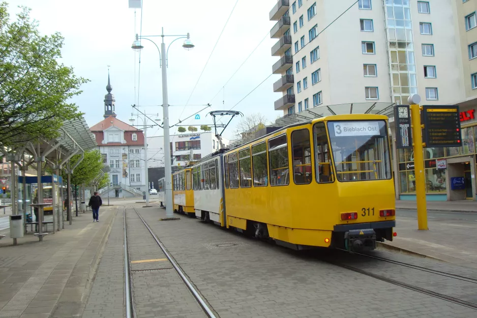 Gera sporvognslinje 3 med ledvogn 311 ved Heinrichstraße (2014)