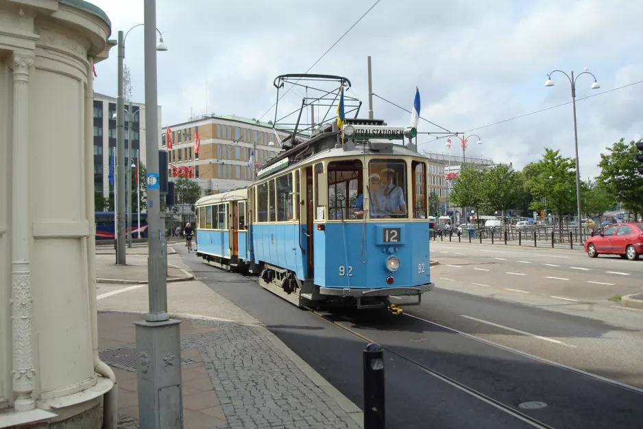 Gøteborg 12 (Lisebergslinjen) med motorvogn 92 på Köpmansgatan (2009)