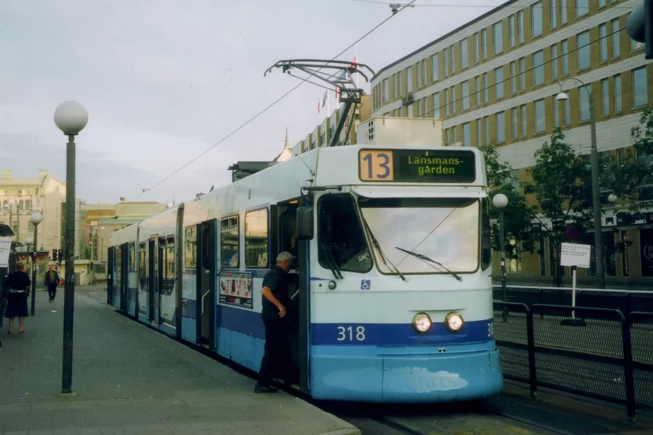 Gøteborg ekstralinje 13 med ledvogn 318 ved Nordstaden (2005)