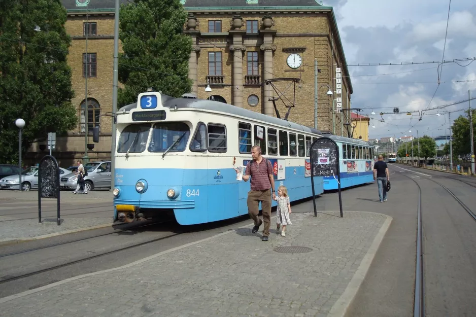 Gøteborg sporvognslinje 3 med motorvogn 844 "Syster Olga" ved Centralstation Drottningtorget (2009)