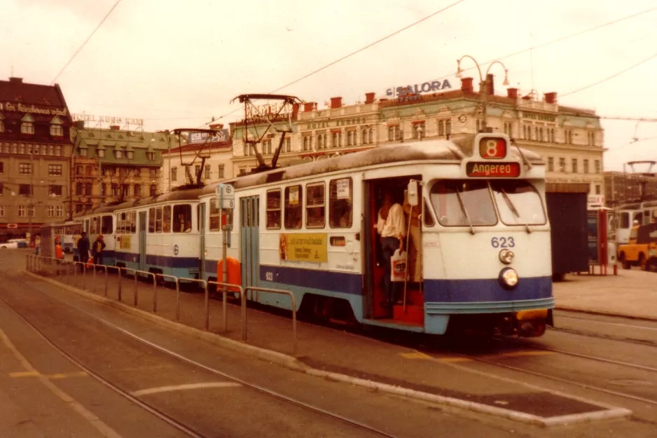 Gøteborg sporvognslinje 8 med motorvogn 623 ved Centralstation Drottningtorget (1980)