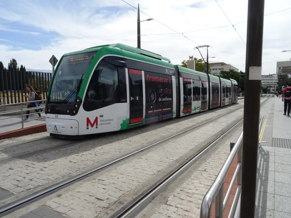 Granada sporvognslinje M1 med lavgulvsledvogn 312 ved Estación Ferrocarril (2024)