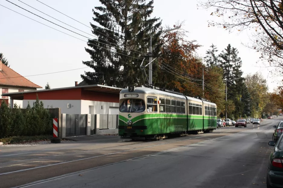 Graz sporvognslinje 7 med ledvogn 584 nær Handelstraße (2008)