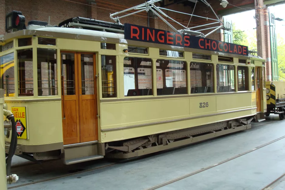 Haag motorvogn 826 i Haags Openbaar Vervoer Museum (2014)