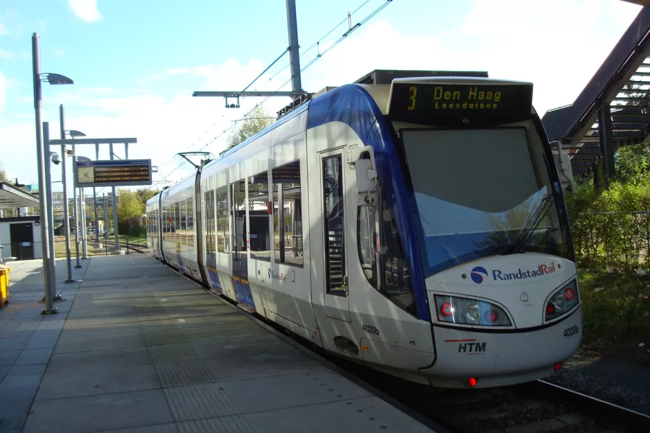 Haag regionallinje 3 med lavgulvsledvogn 4020 ved Zoetermeer Centrum-West (2011)