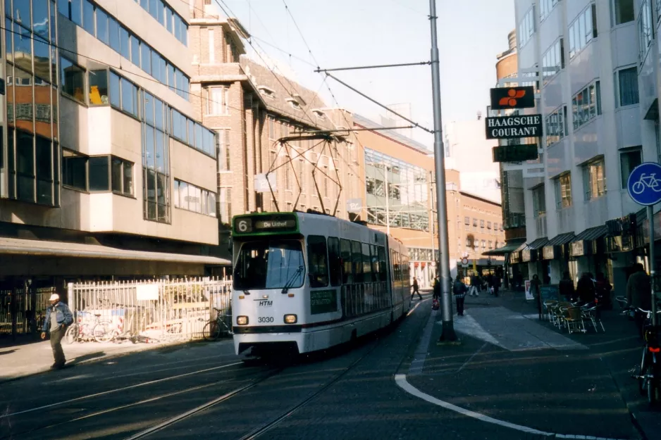 Haag sporvognslinje 6 med ledvogn 3030 på Grote Marktstraat (2003)