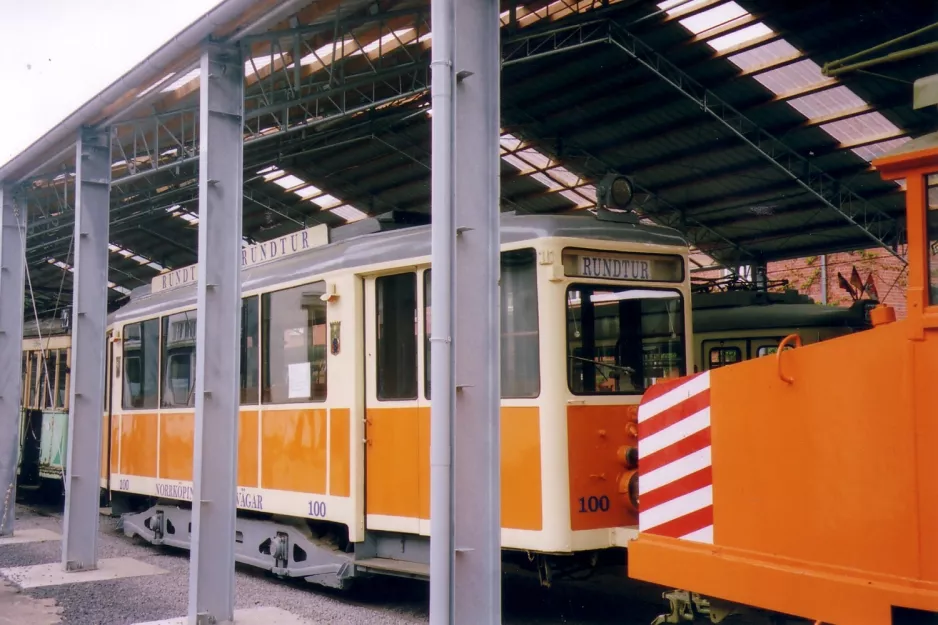 Hannover motorvogn 100 inde i Straßenbahn-Museum (2006)