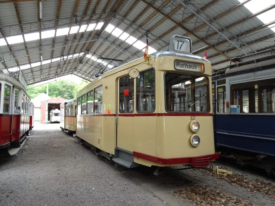 Hannover motorvogn 227 inde i Straßenbahn-Museum (2020)