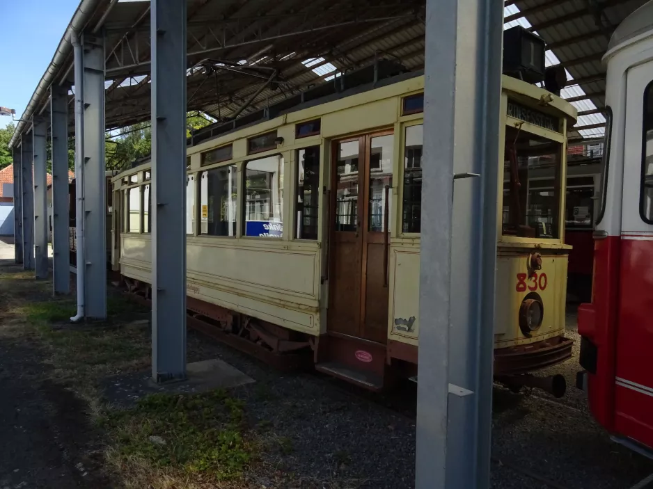 Hannover motorvogn 830 inde i Straßenbahn-Museum (2022)