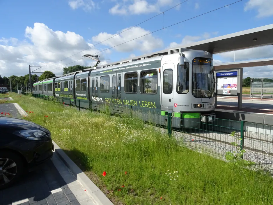 Hannover sporvognslinje 13 med ledvogn 2538 ved Hemmingen (2024)