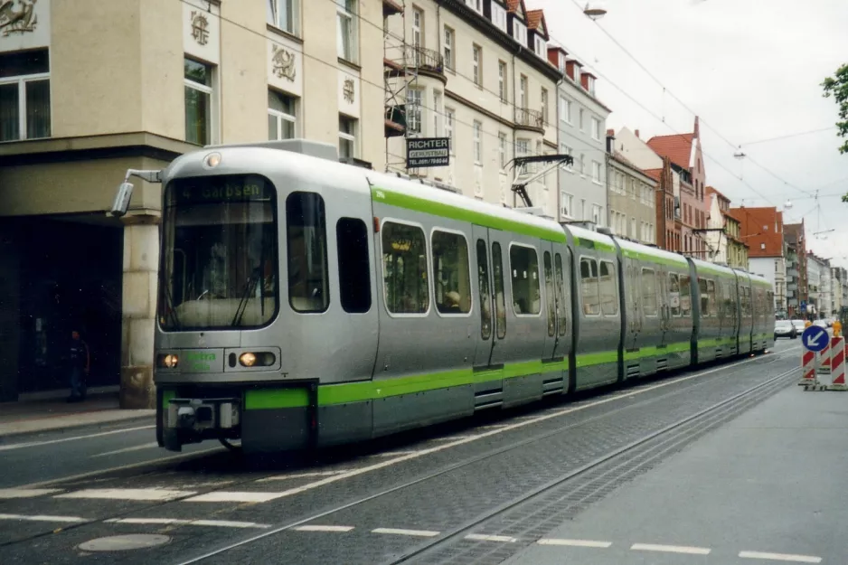 Hannover sporvognslinje 4  nær Kantplatz (2003)