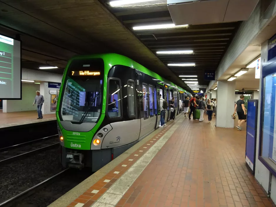 Hannover sporvognslinje 7 med ledvogn 3012 ved Hauptbahnhof (2018)