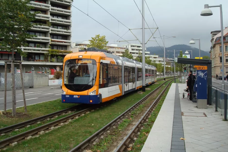 Heidelberg lavgulvsledvogn 3281 ved Ringstraße (2009)