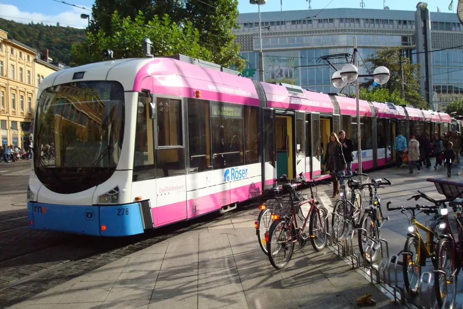 Heidelberg sporvognslinje 23 med lavgulvsledvogn 276 ved Bismarckplatz (2009)