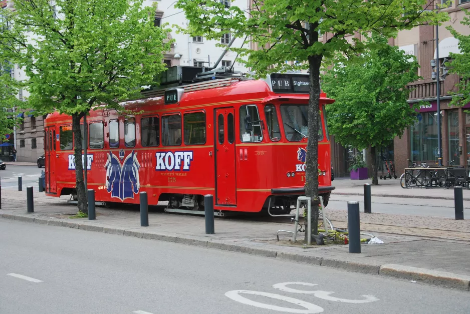 Helsingfors restaurantlinje Spårakoff med motorvogn 175 ved Rautatieasema/Järnvästationen (2019)