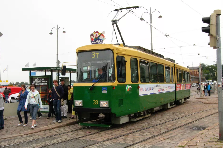 Helsingfors sporvognslinje 2 med ledvogn 33 ved Kauppatori/Salutorget (2008)