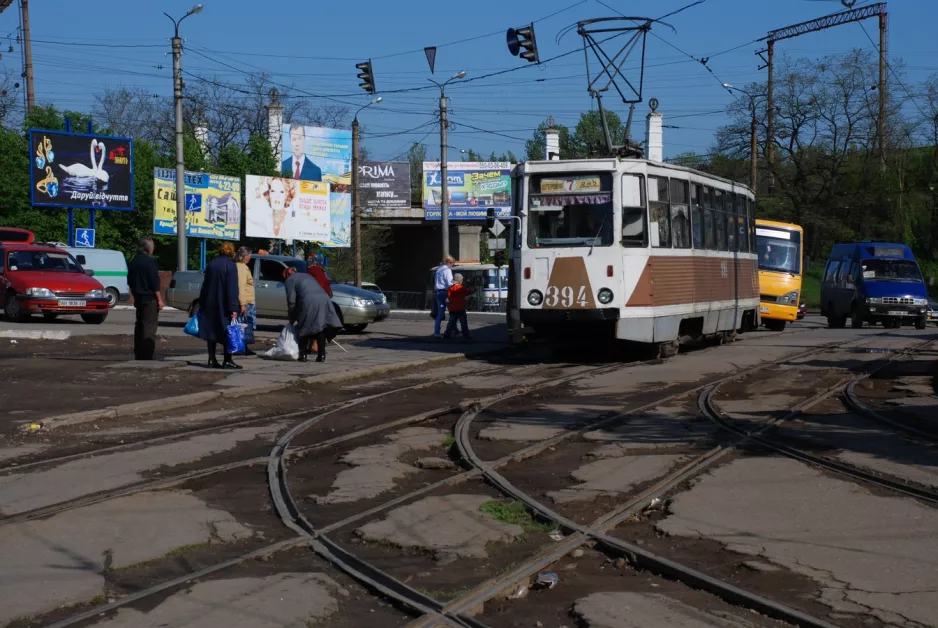 Horlivka sporvognslinje 7 med motorvogn 394 på Internasional'na Ulitsa (2011)