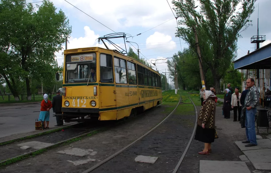 Horlivka sporvognslinje 8 med motorvogn 412 ved Pivnichna prokhidna (2011)