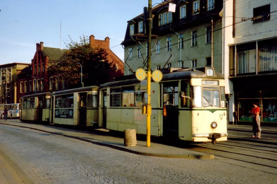 Jena sporvognslinje 1 med motorvogn 075 ved Stadtzentrum Löbdergraben (1990)