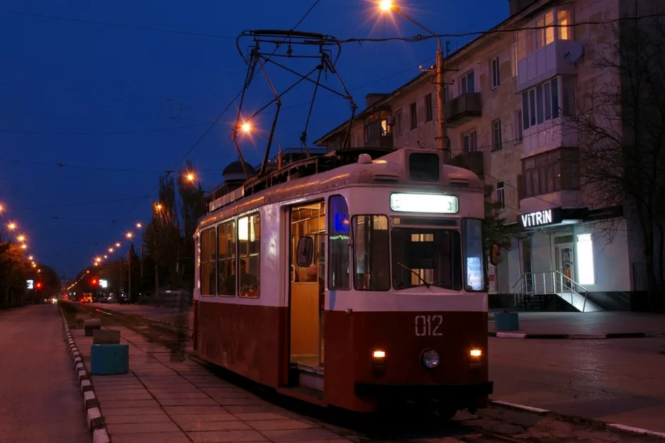 Jevpatorija sporvognslinje 3 med motorvogn 012 ved Frunze Street/Djemisheva Street (2011)