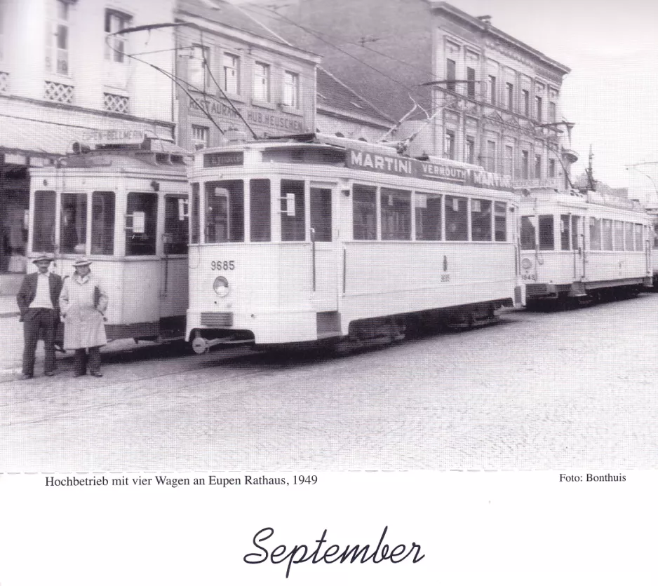 Kalender: Bruxelles regionallinje Verviers 580 med motorvogn 9685 foran Eupen Rathaus (1949)