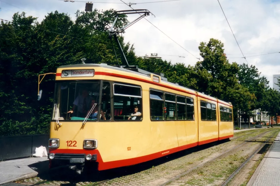 Karlsruhe ledvogn 122 ved Augartenstr. (2003)