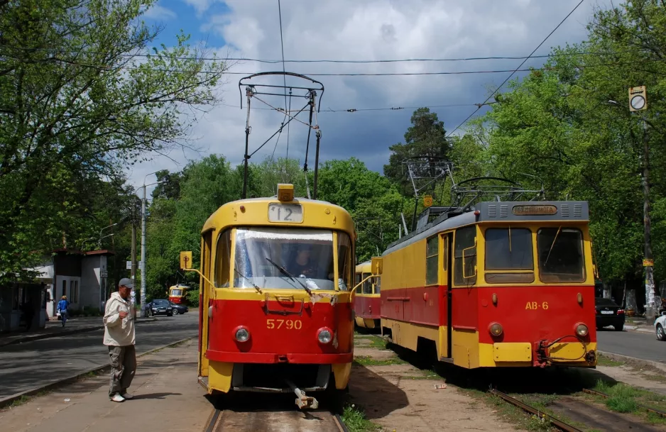 Kiev sporvognslinje 12 med motorvogn 5790 ved Puszcza-Wodycia (2011)