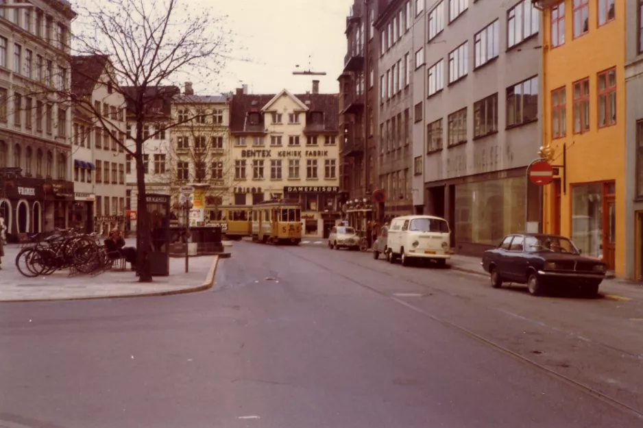 København sporvognslinje 5 med motorvogn 567 tæt på Vandkunsten (1972)