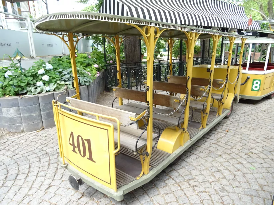 København Tivoli med åben modelbivogn 401 ved Linie 8 (2019)