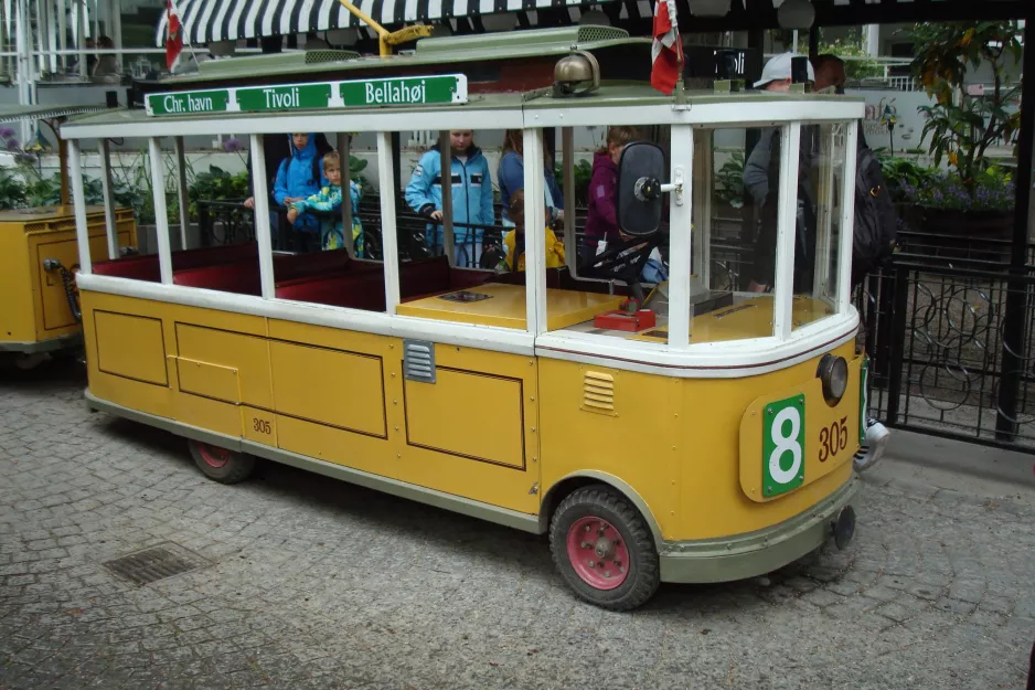 København Tivoli med modelmotorvogn 305 ved Linie 8 (2015)