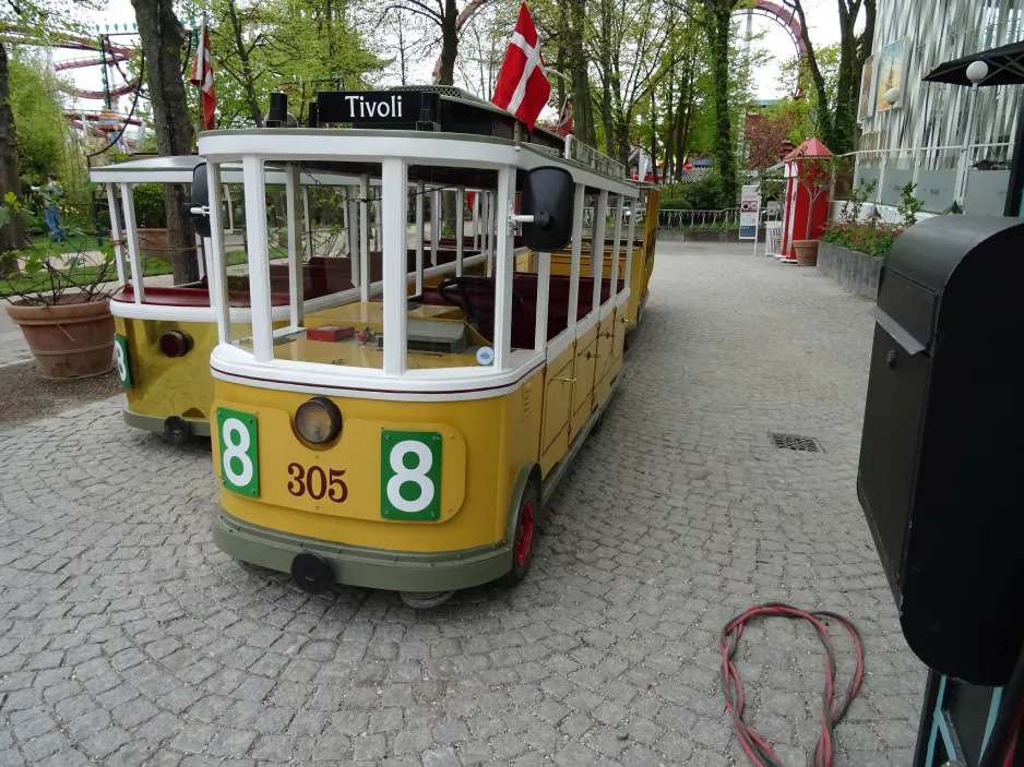 København Tivoli med modelmotorvogn 305 ved Linie 8 (2018)