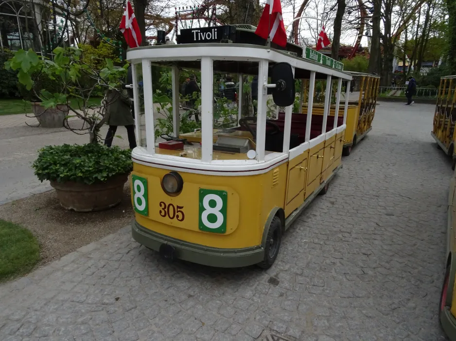 København Tivoli med modelmotorvogn 305 ved Linie 8 (2024)