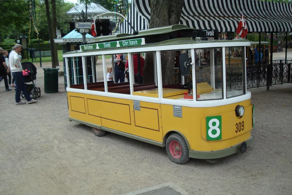 København Tivoli med modelmotorvogn 309 ved Linie 8 (2015)