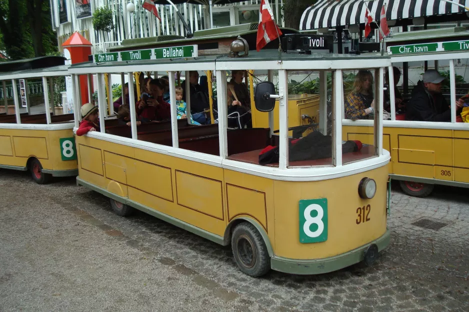 København Tivoli med modelmotorvogn 312 ved Linie 8 (2015)