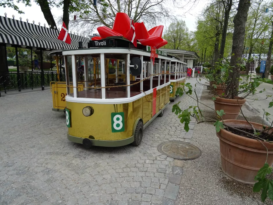 København Tivoli med modelmotorvogn 312 ved Linie 8 (2018)