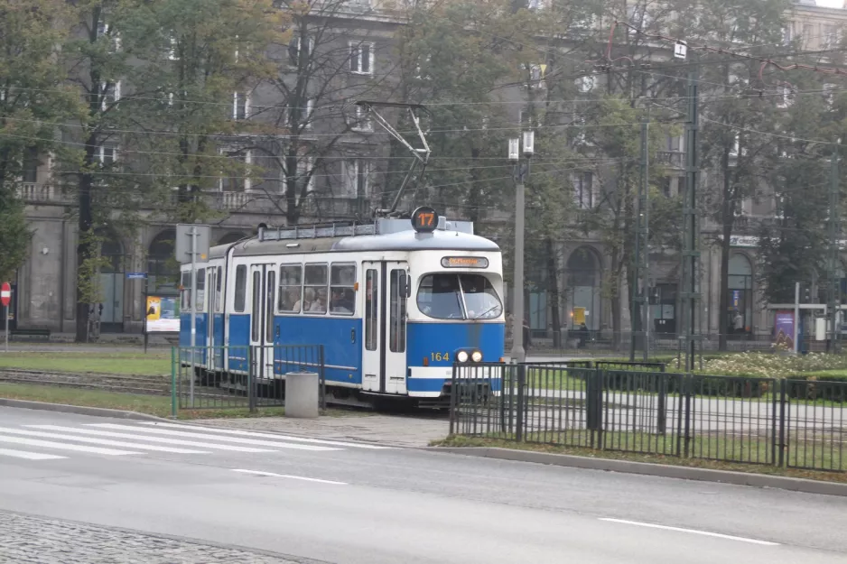 Kraków ekstralinje 17 med ledvogn 164 på plac Centralny Imienia Ronalda Reagana (2011)