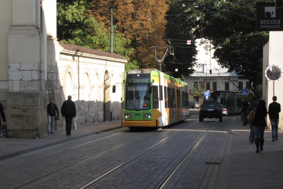 Kraków ekstralinje 6 med lavgulvsledvogn 2008 på Dominikańska (2011)