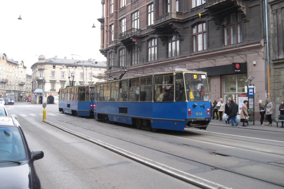 Kraków sporvognslinje 10 med motorvogn 914 ved Stradom (2011)