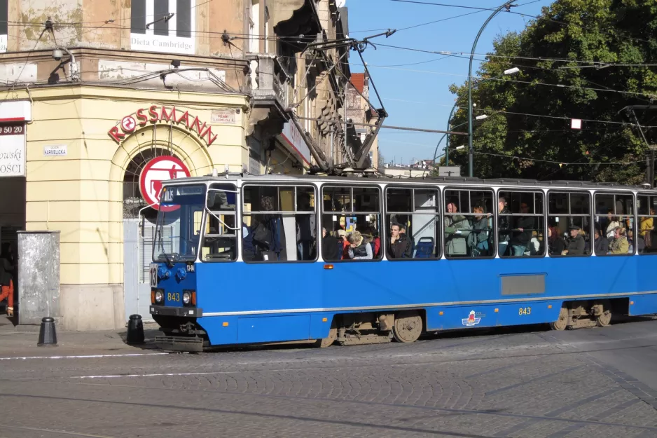 Kraków sporvognslinje 13 med motorvogn 843 i krydset Ulica Karmelicka/Juliana Dunajewskiego (2011)