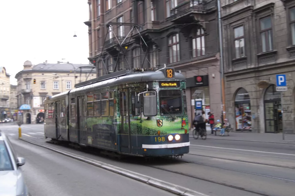 Kraków sporvognslinje 19 med ledvogn 198 ved Stradom (2011)