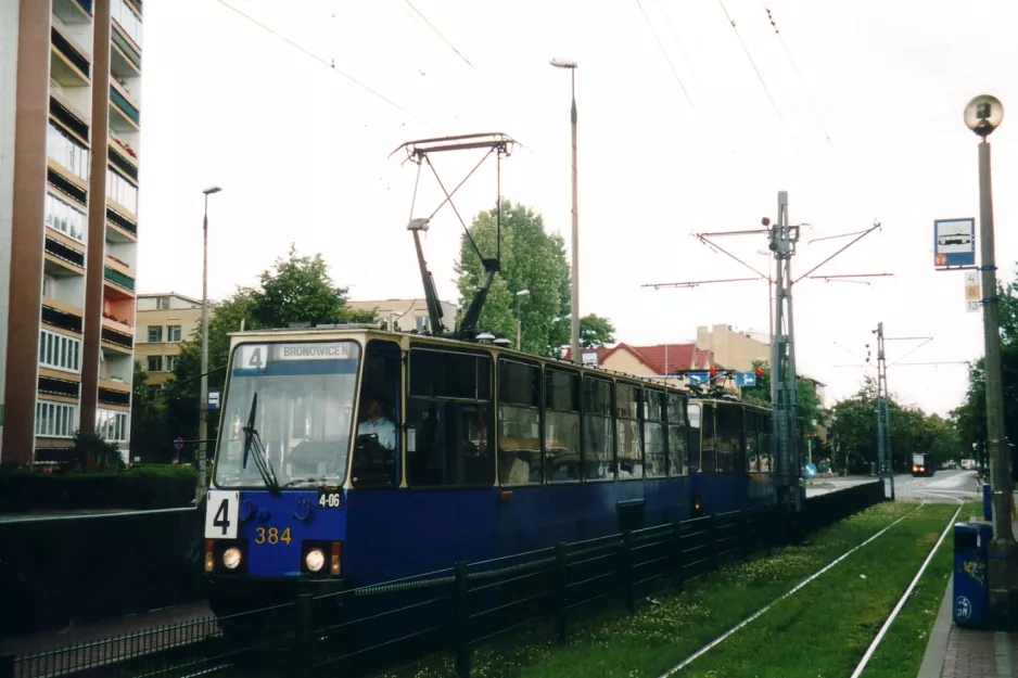 Kraków sporvognslinje 4 med motorvogn 384 ved Bronowice (2004)