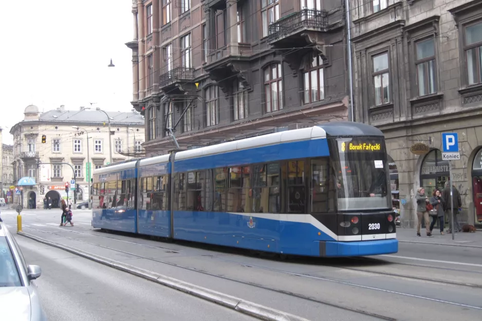 Kraków sporvognslinje 8 med lavgulvsledvogn 2030 ved Stradom (2011)